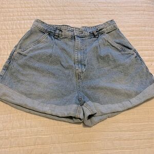 Super cute Refuge denim mom shorts, baggy with a pleated front. Size 9